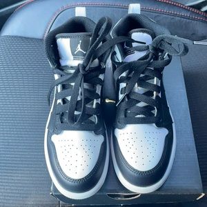 BOYS PRESCHOOL JORDAN 1 MID SIZE 1